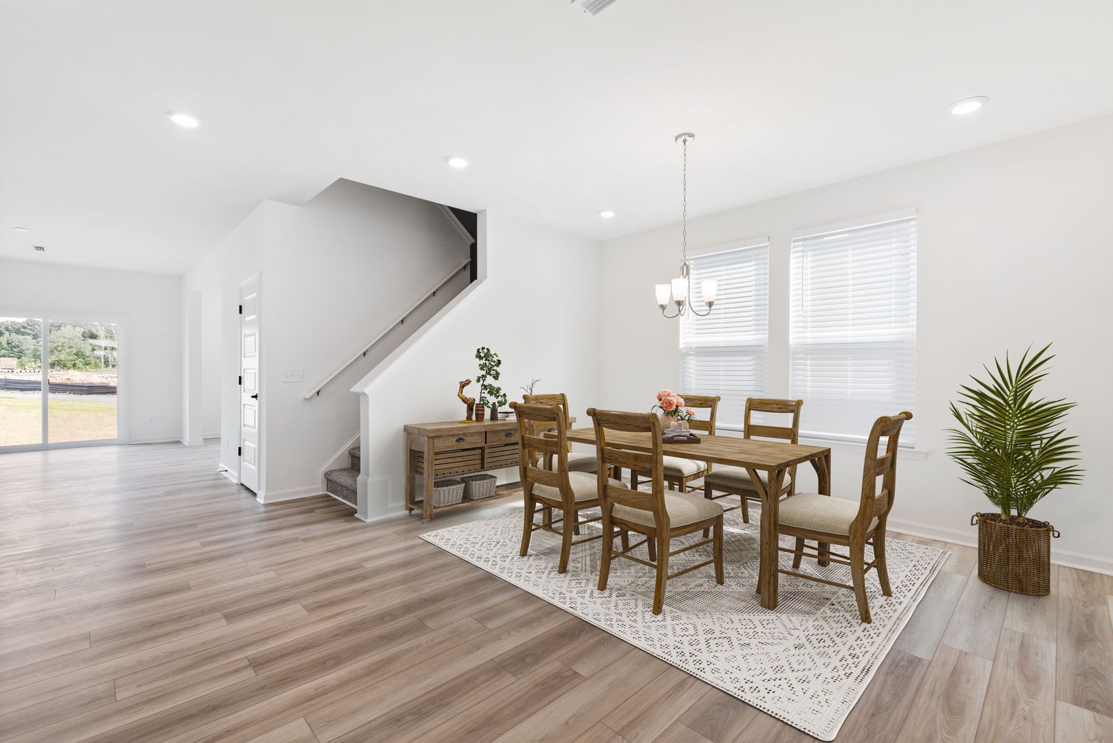 First Month S Rent Promotion Elegant 5 Bedroom Home With Modern Luxury Touches – photo 5