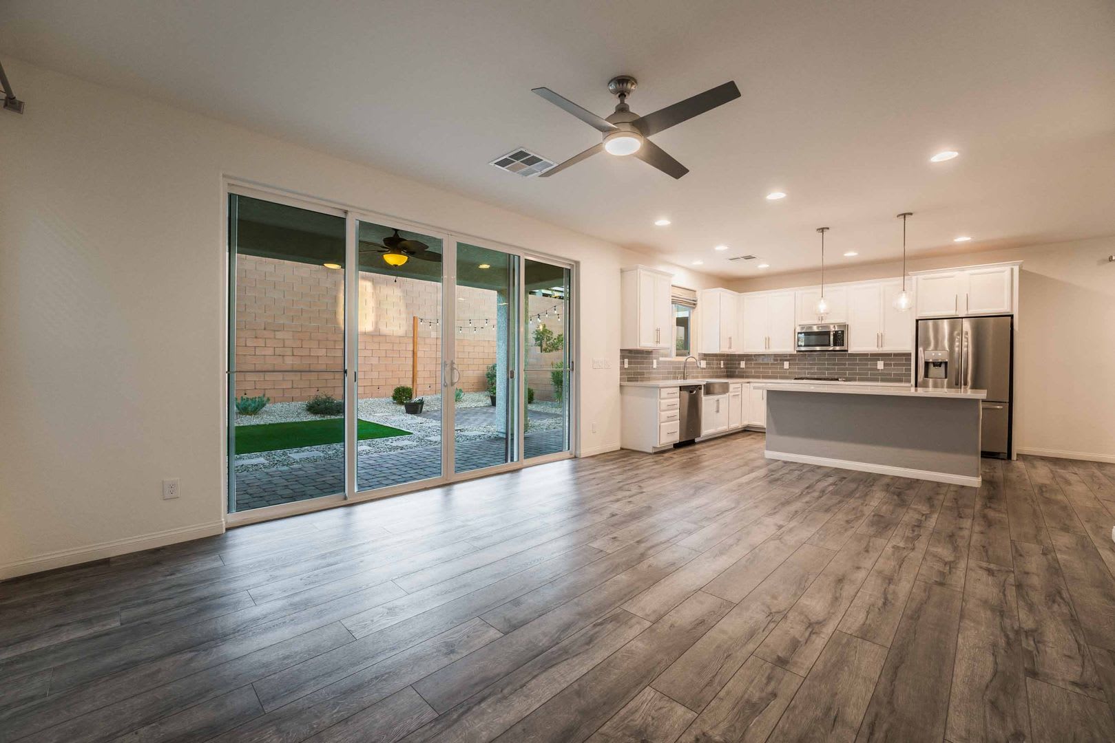 Modern Southwest Las Vegas Living with Stylish Finishes & Inviting Open Spaces! – photo 4