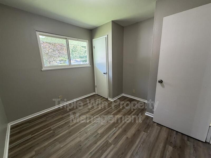1654 Mowbry Ln – photo 4