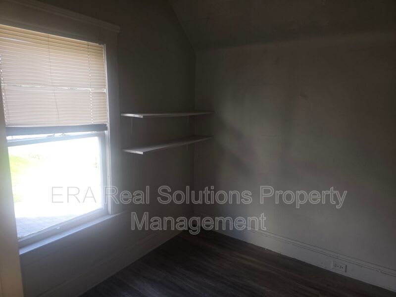 3449 W 63rd. UPPER Unit – photo 5