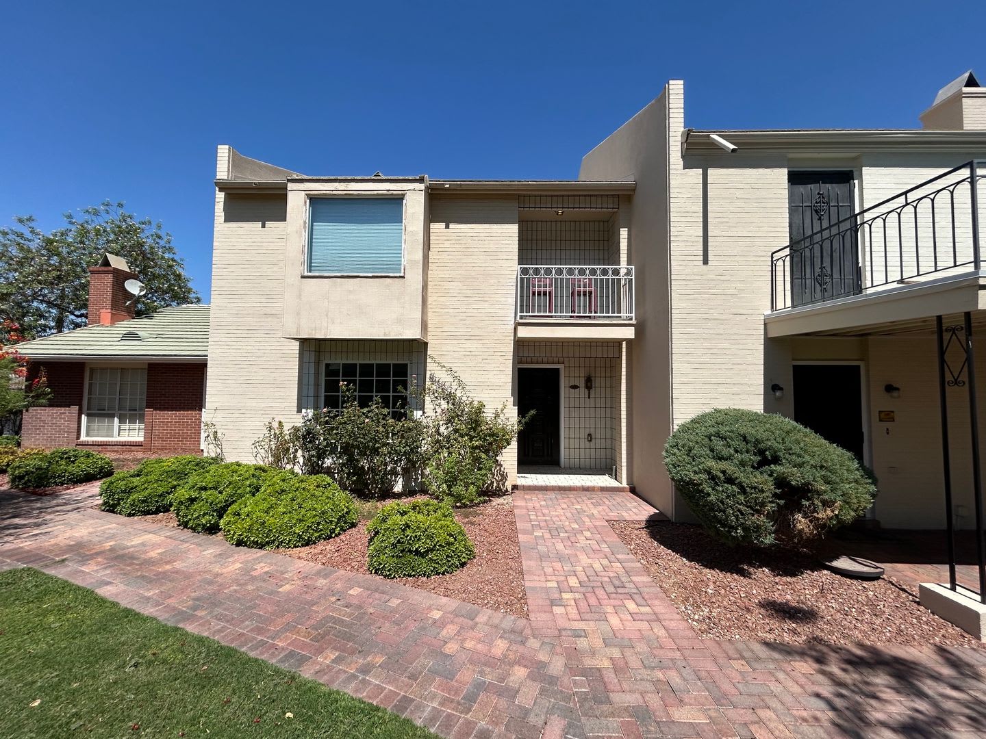 SPACIOUS 2 BEDROOM TOWNHOME IN LAS VEGAS COUNTRY CLUB – photo 1