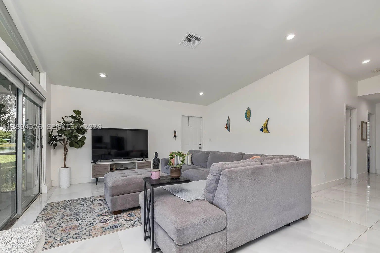 518 Woodgate Cir – photo 2