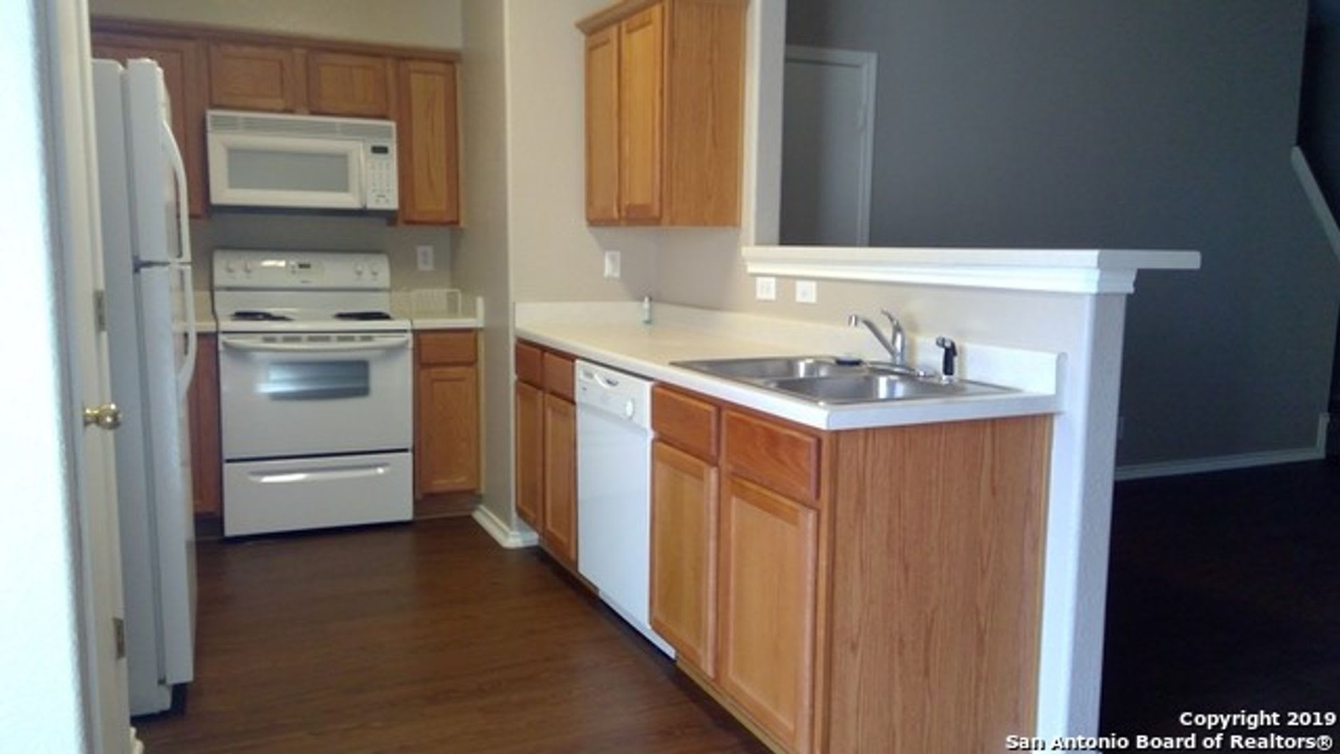 1/2 off 2nd month's full rent. Townhouse near Medical Center in Gated Community – photo 5