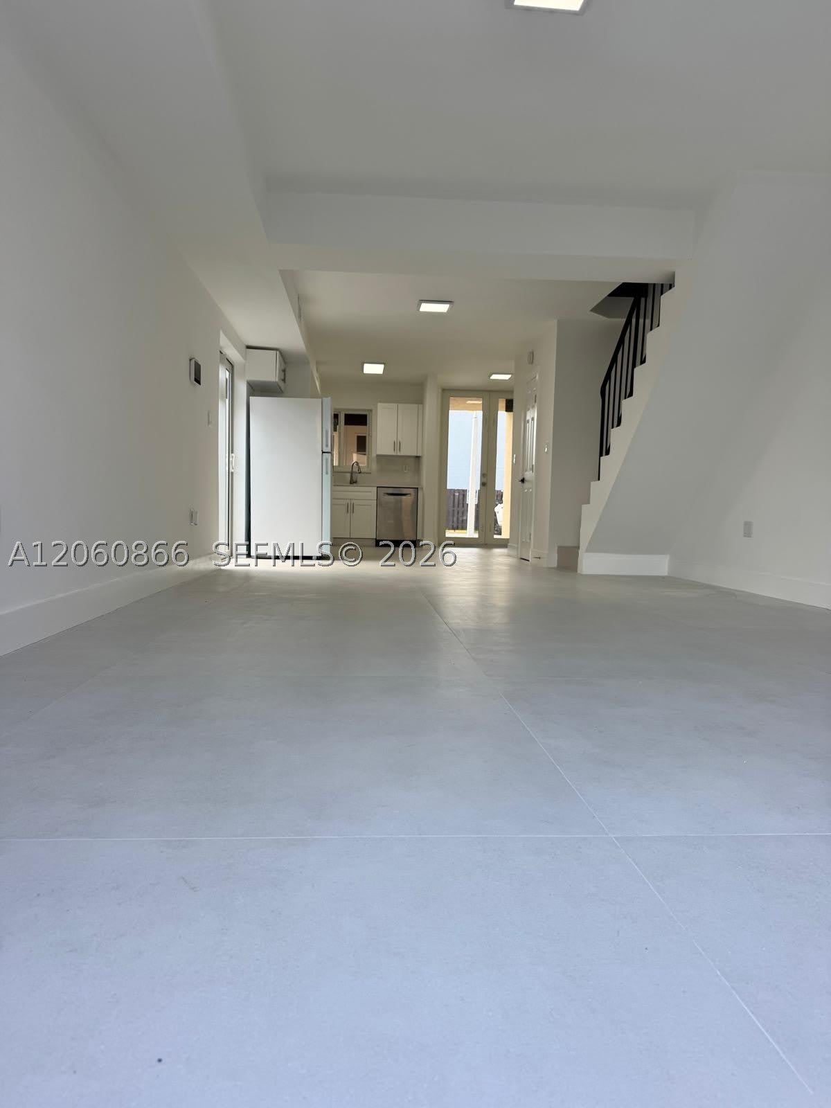 1115 W 38Th Ter – photo 4