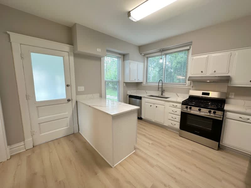 438 Ada St – photo 3