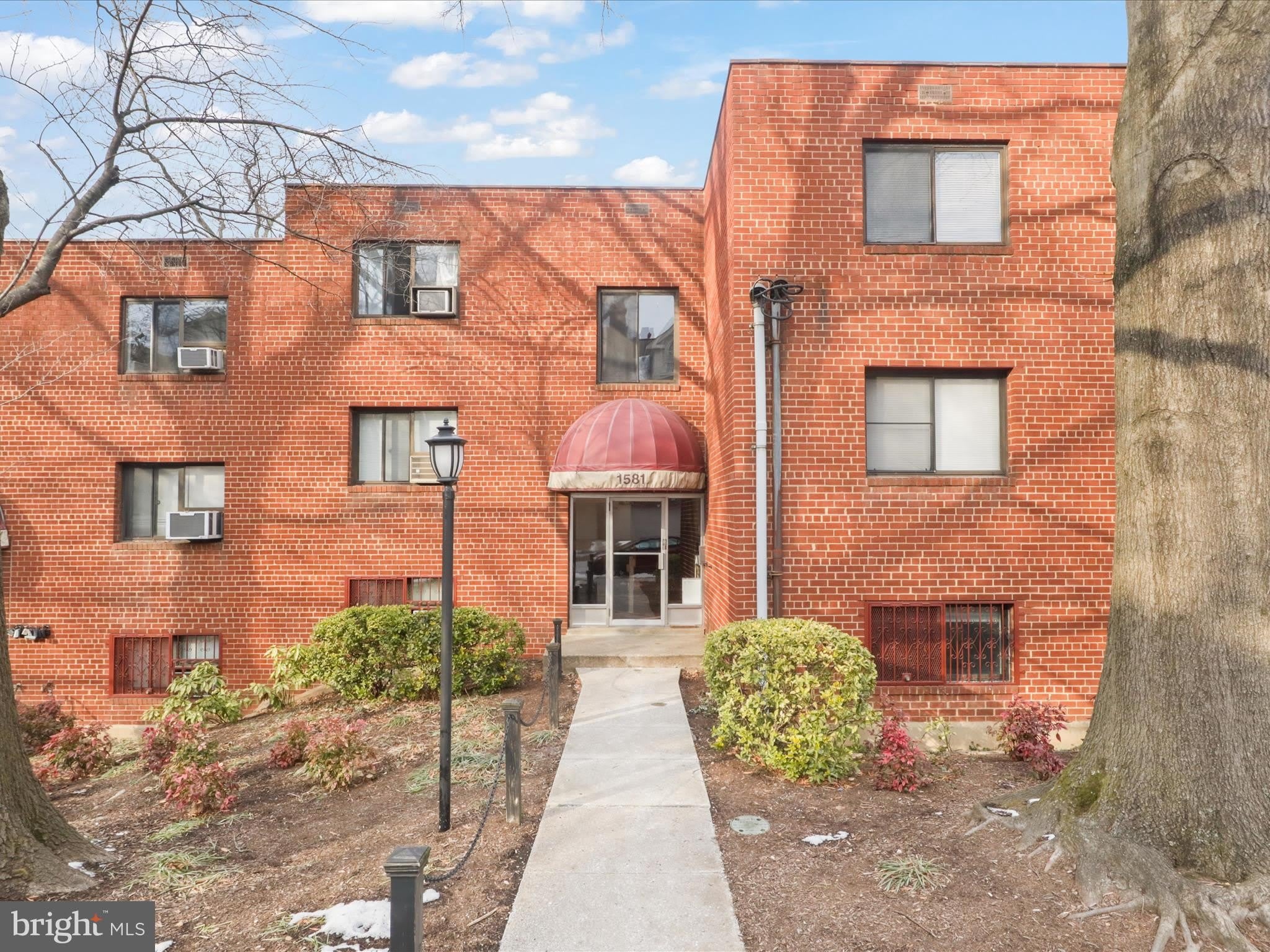1581 N COLONIAL Terrace – photo 1