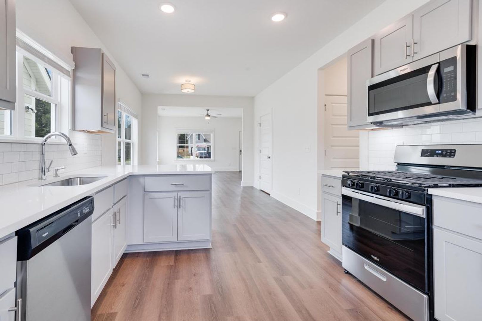Self Tour This Home in Person with the Rently Tours App! – photo 5