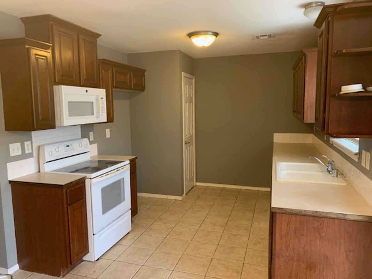 Getting Ready For You Beautiful Bentonville Home With Spacious Backyard 2 Car Garage – photo 5