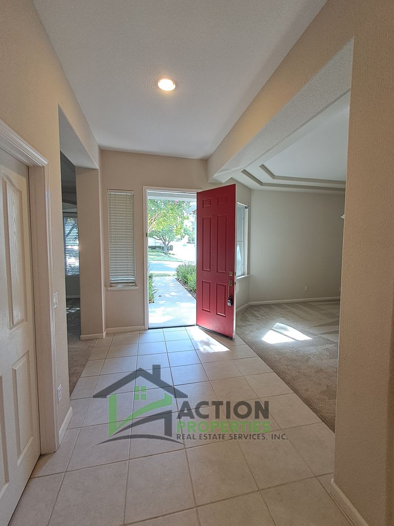 Stunning Roseville Gated Heritage Oak 3 Bed 2524 Sqft Single Story Carpet Hardwood Floors Access Community Clubhouse Tennis Courts Pool No Pets – photo 5