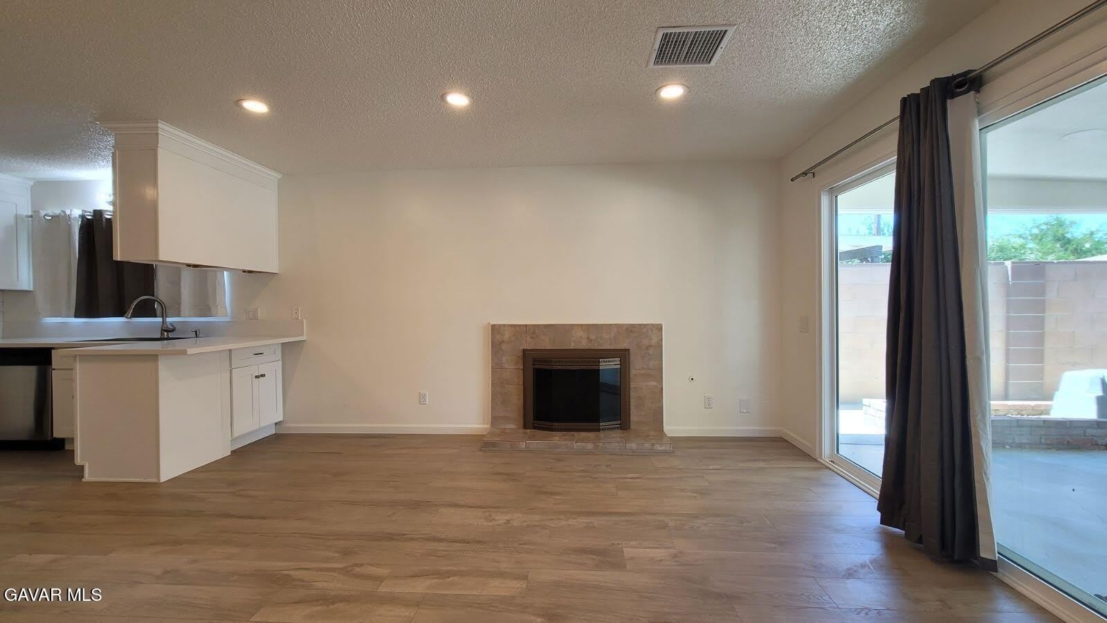 45303 Lorimer Avenue – photo 5