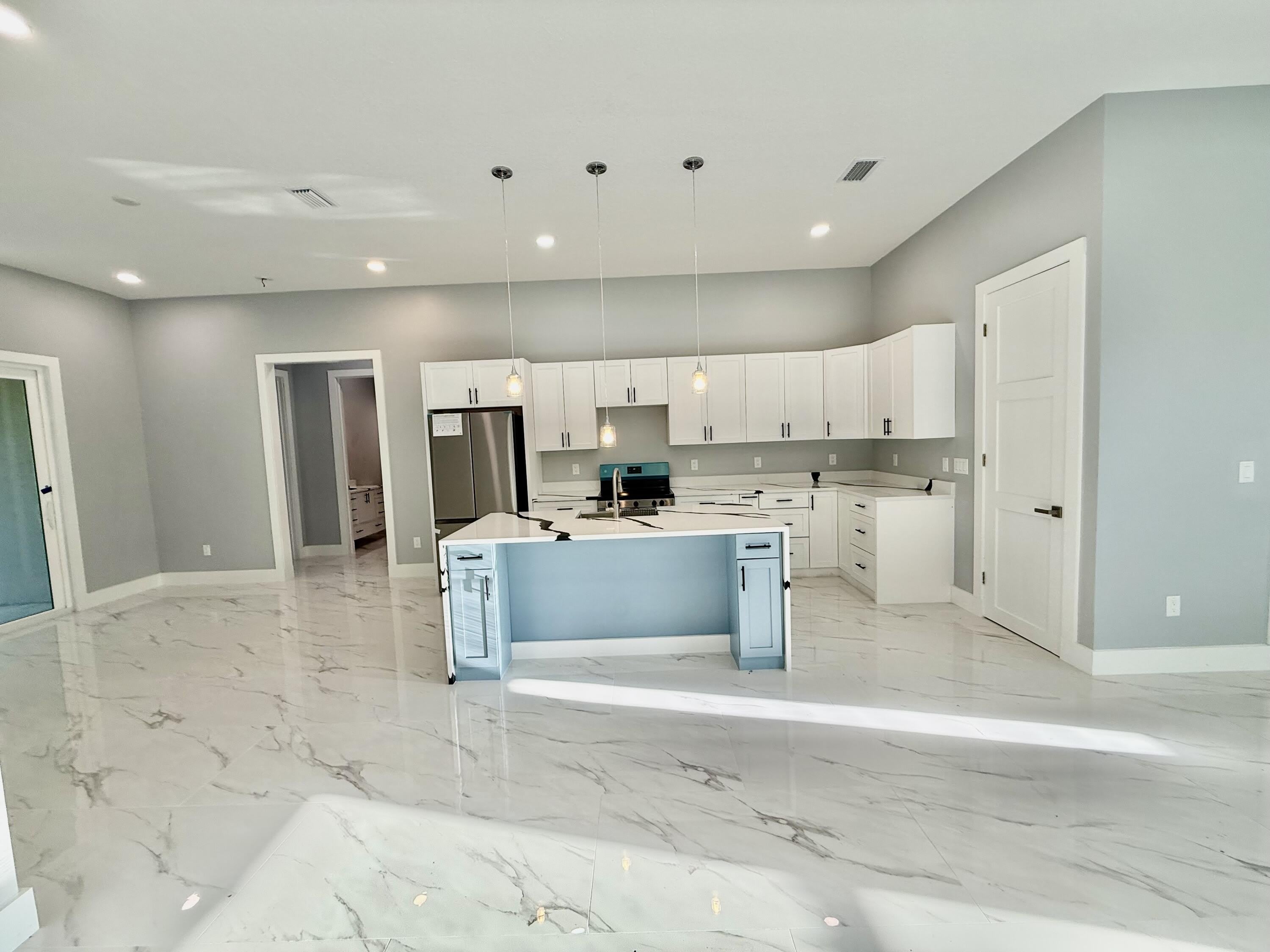 660 NE Moss Rose Place – photo 5