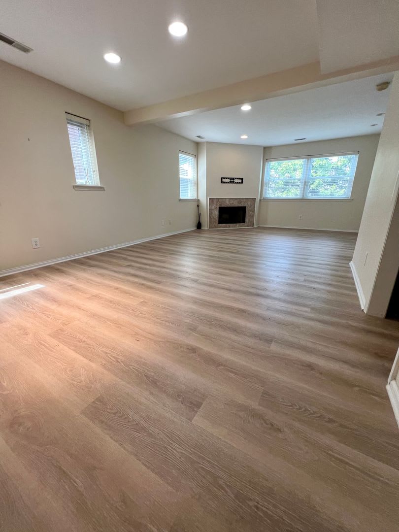 Stunning 1-Bedroom Apartment on the Main Line! Available Mid-October! – photo 2