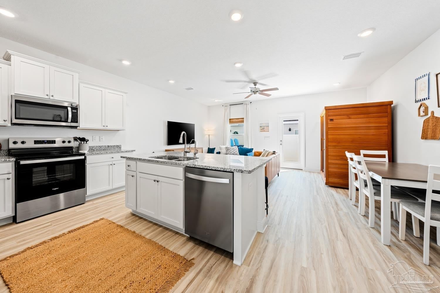 72 Phoenix St – photo 2