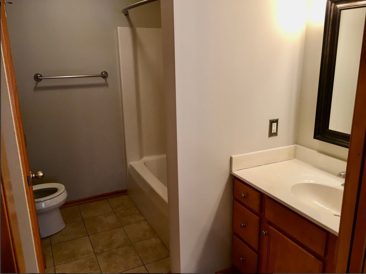 2 Bed / 2 Bath Condo with Garage – Clements Mill Village (Forest Hills District) – photo 5