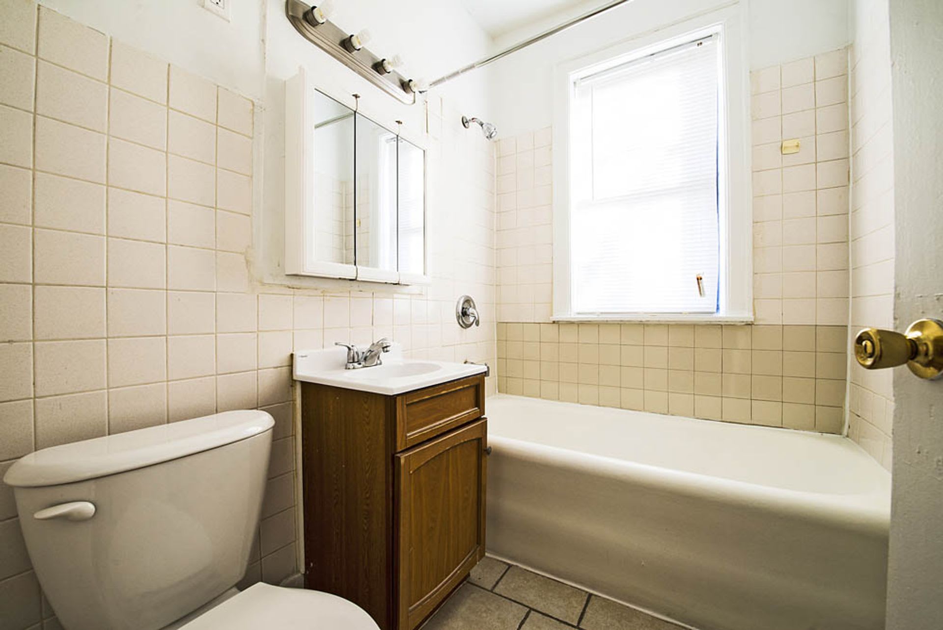 1717 W 77th St – photo 2