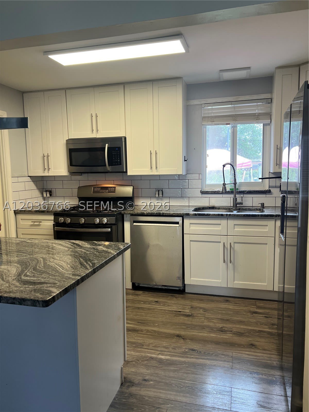 241 SW 3rd Ter – photo 2