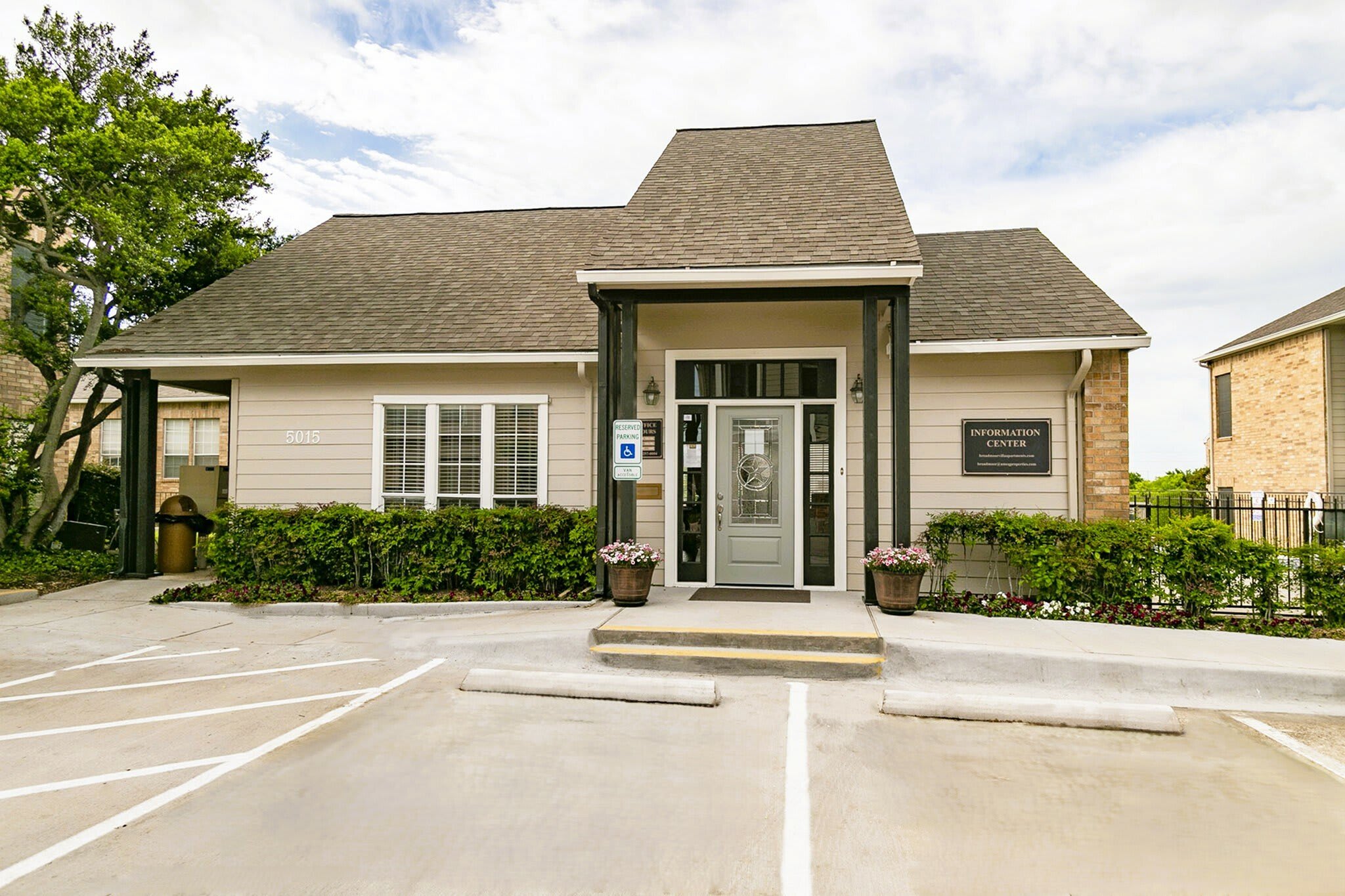 Broadmoor Villa – photo 2