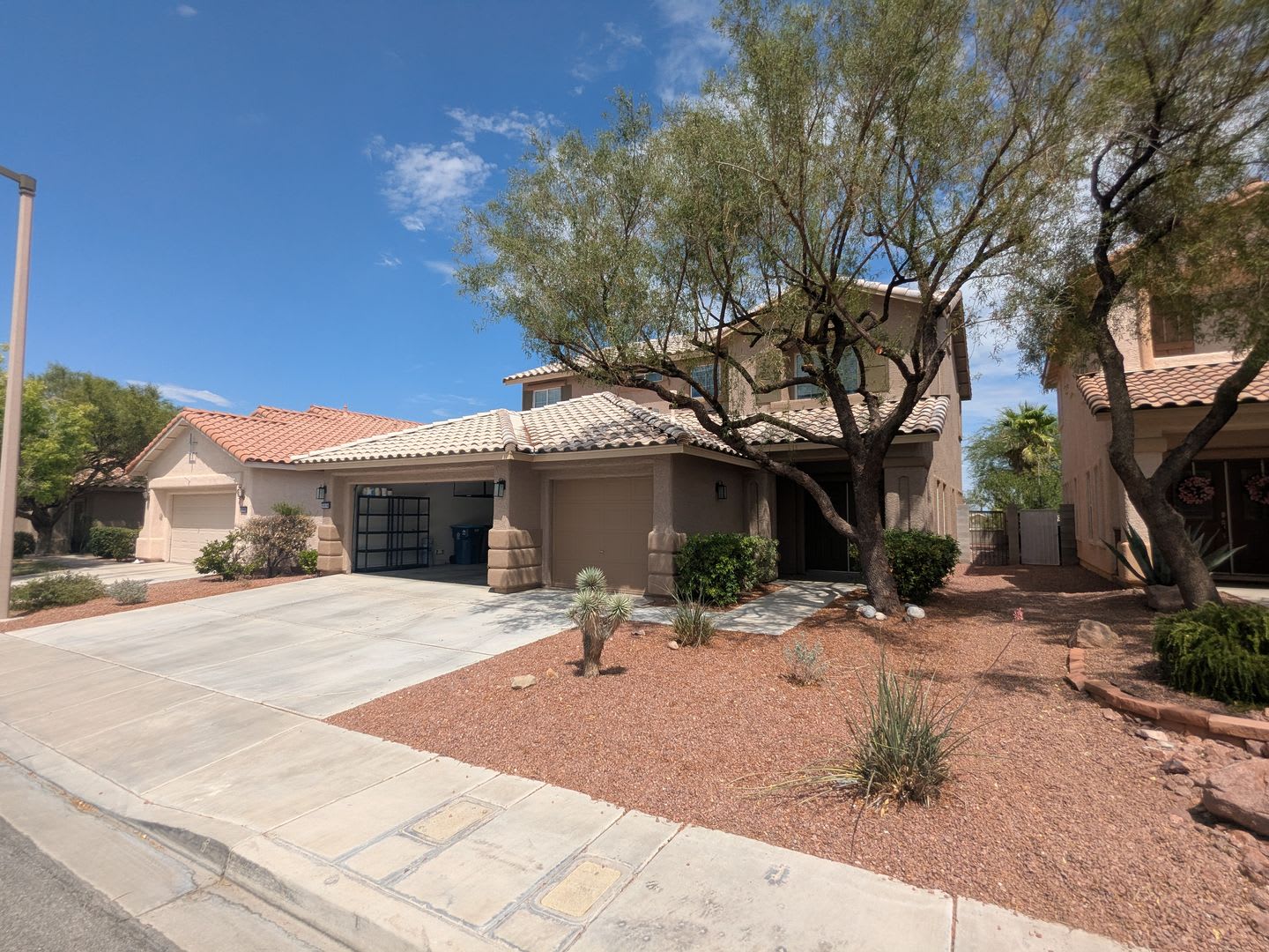 Beautiful 5 Bedroom Summerlin Home with Loft, Balcony & Mountain Views – photo 1