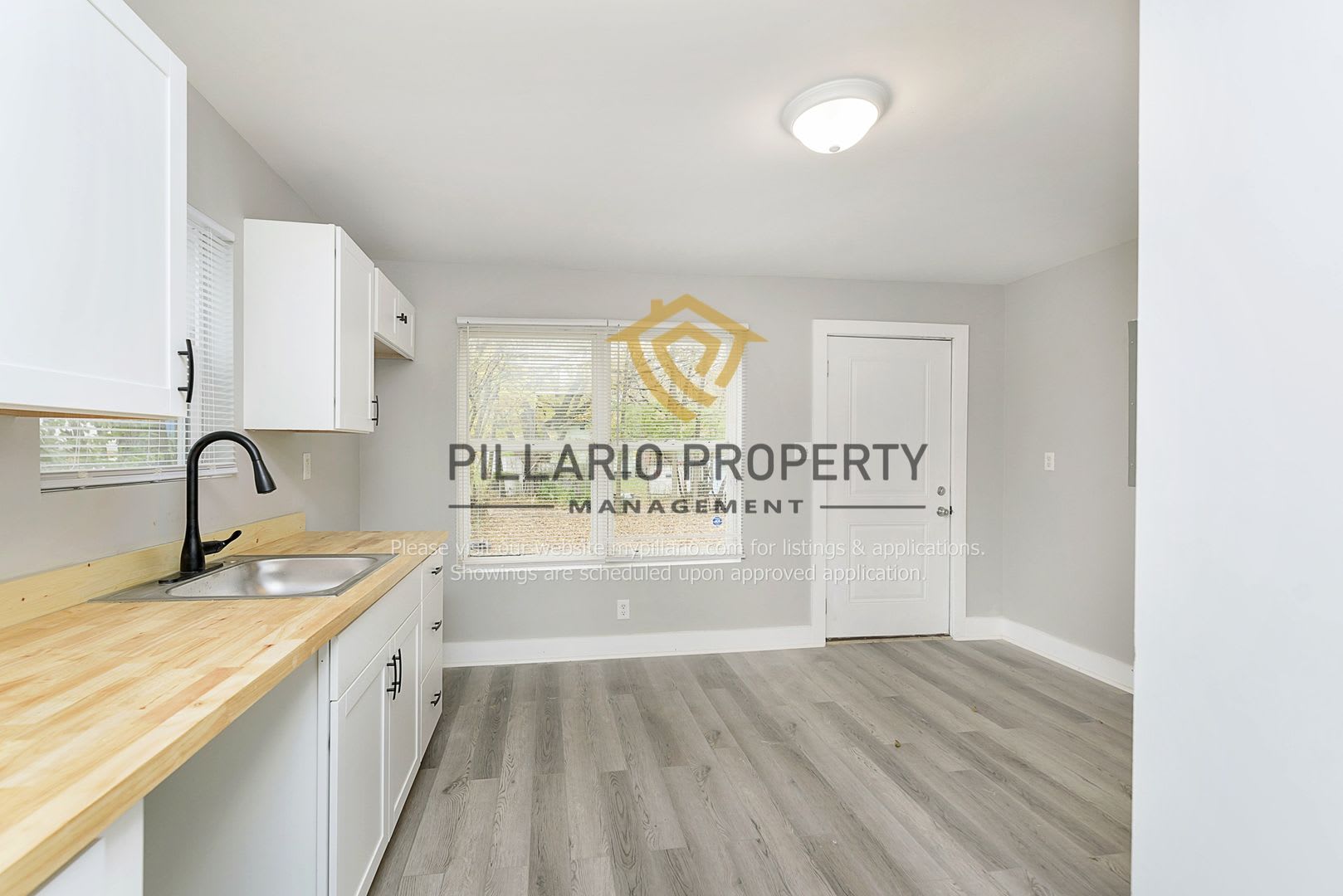 2 Bedroom Home Near Riverside Park, Available NOW! – photo 2
