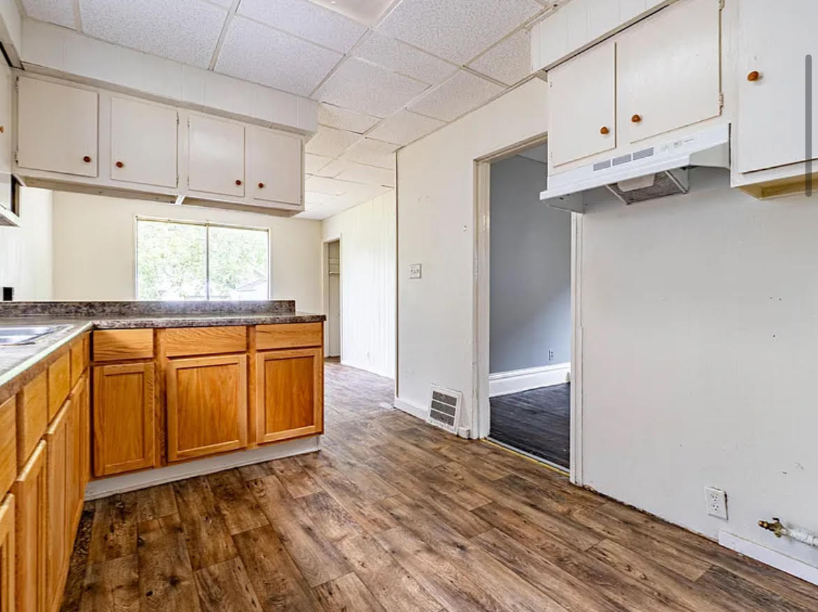 913 W McClure Ave. – photo 4