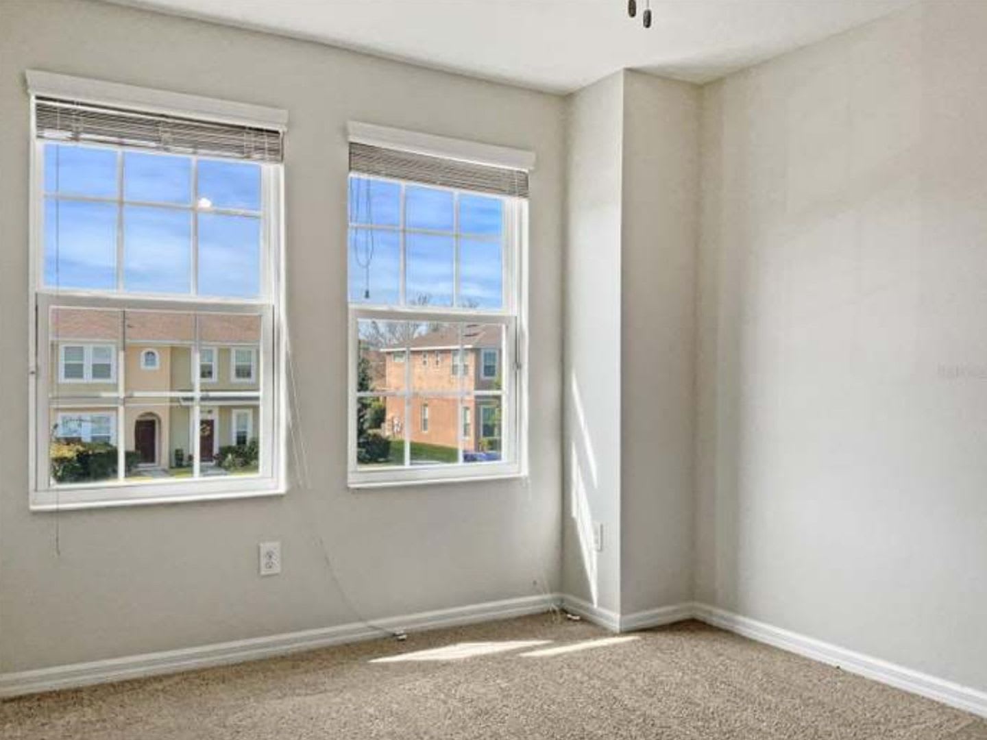 2 Bedroom Townhome in Riverview – photo 3