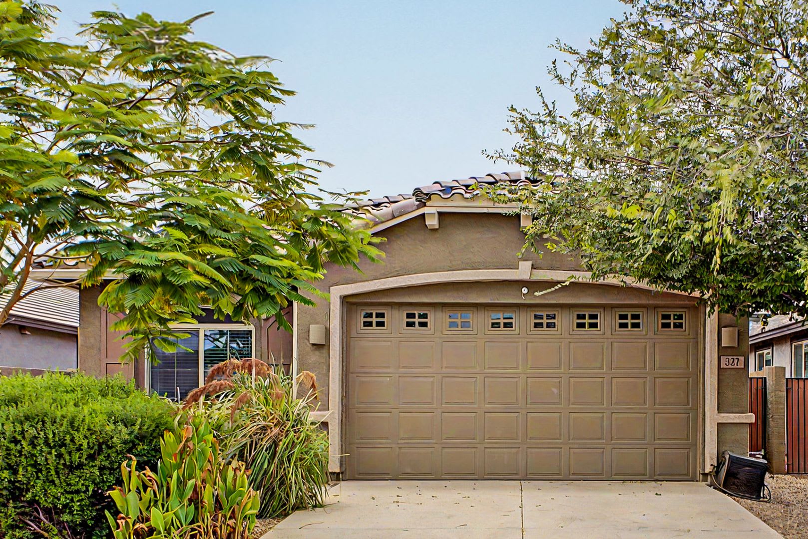 Beautifully updated 4 bed/2 bath home – photo 1