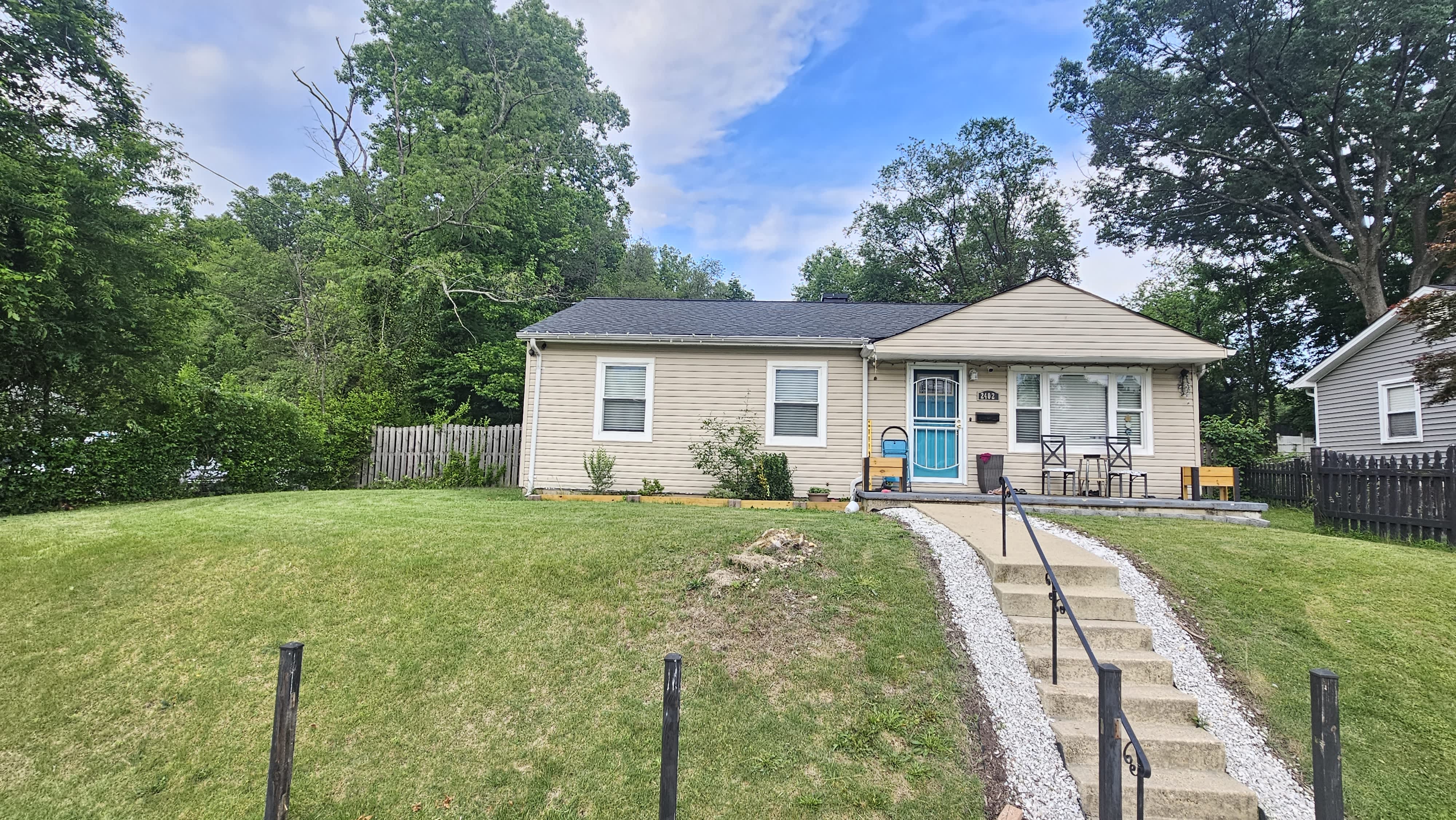2402 Lakehurst Avenue – photo 1