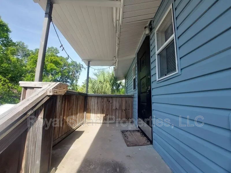115 1/2 Lenox St. – photo 2