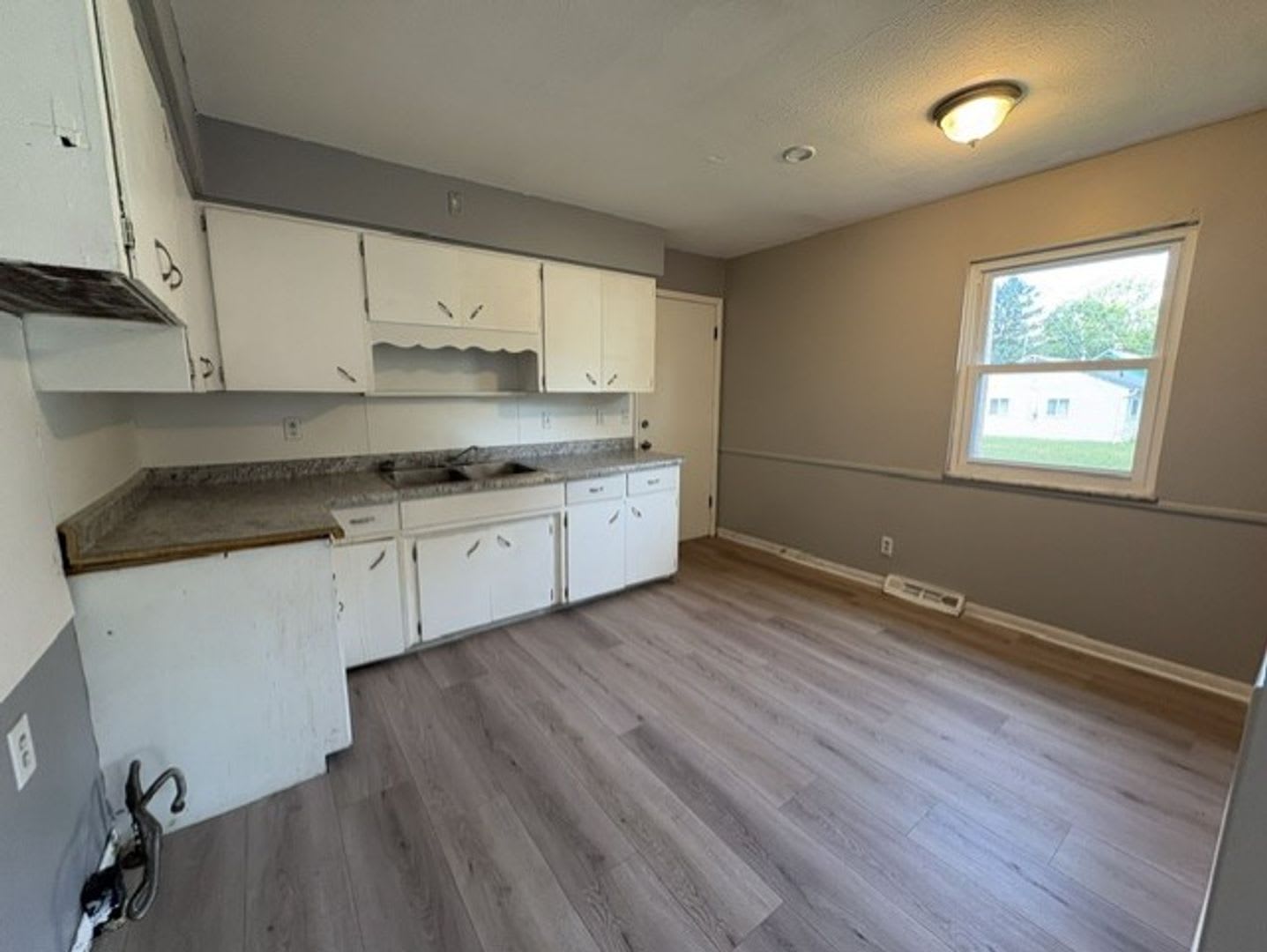 Affordable 2-Bedroom Ranch-Style Home with Full Basement – photo 4