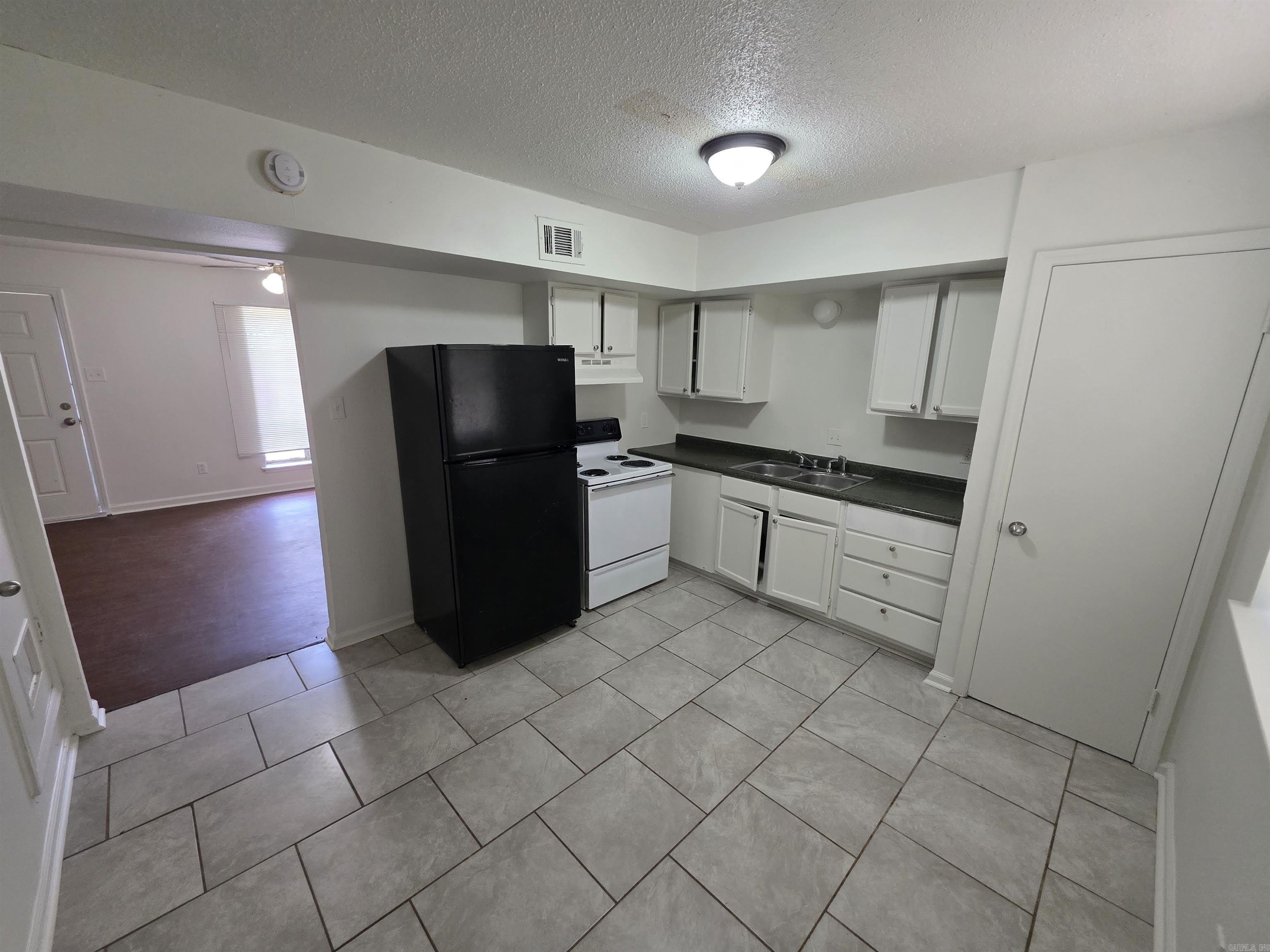 9408 Lew Circle – photo 3
