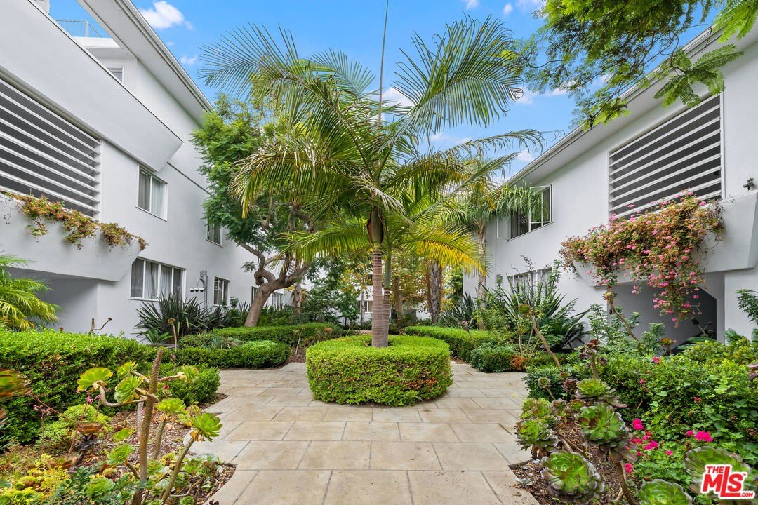 134 D San Vicente Blvd – photo 1