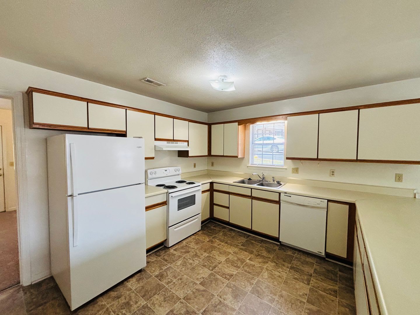4 Bedroom 2.5 Bath Townhouse – photo 5