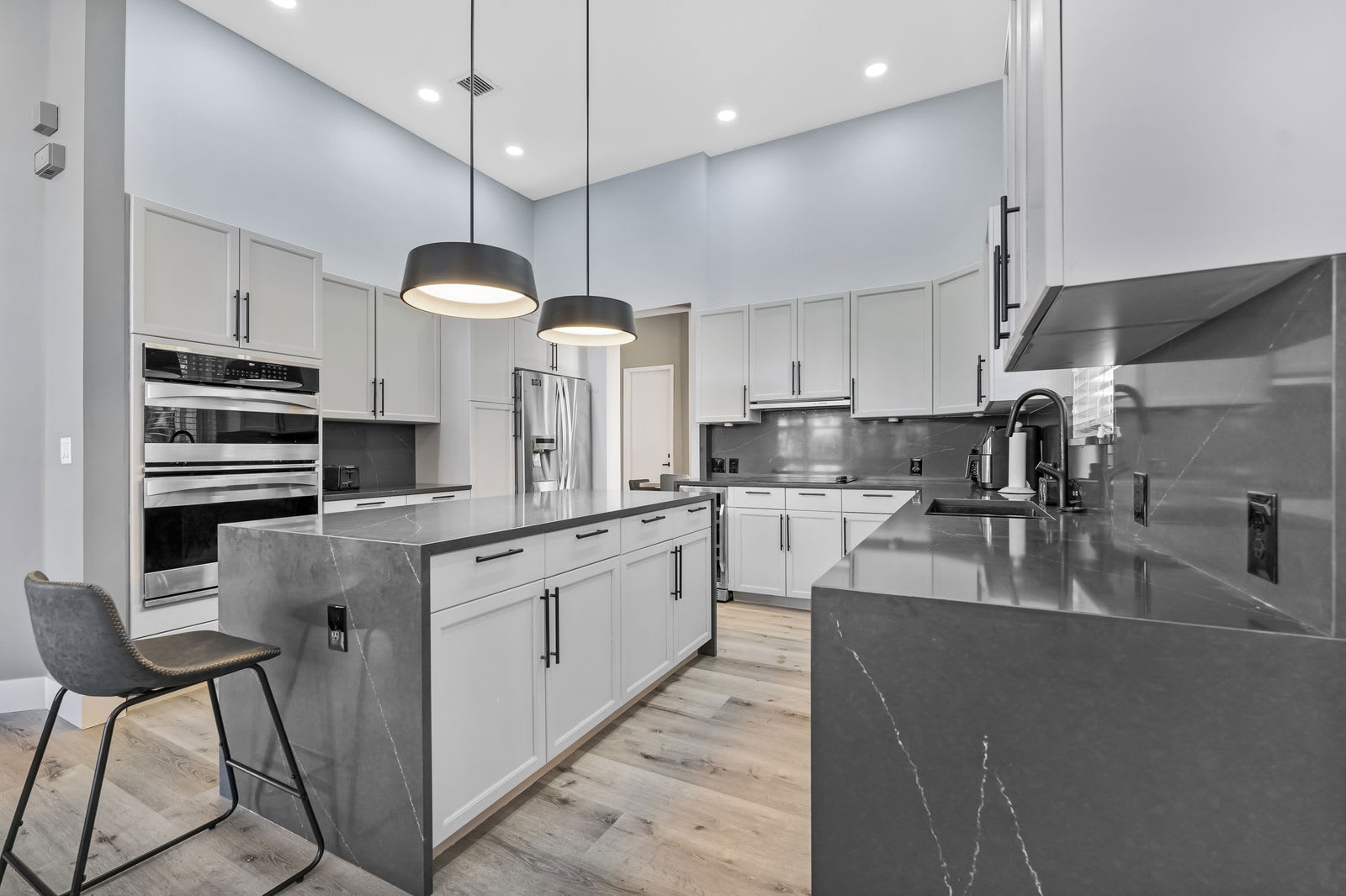 5046 Southwest 162nd Avenue – photo 1