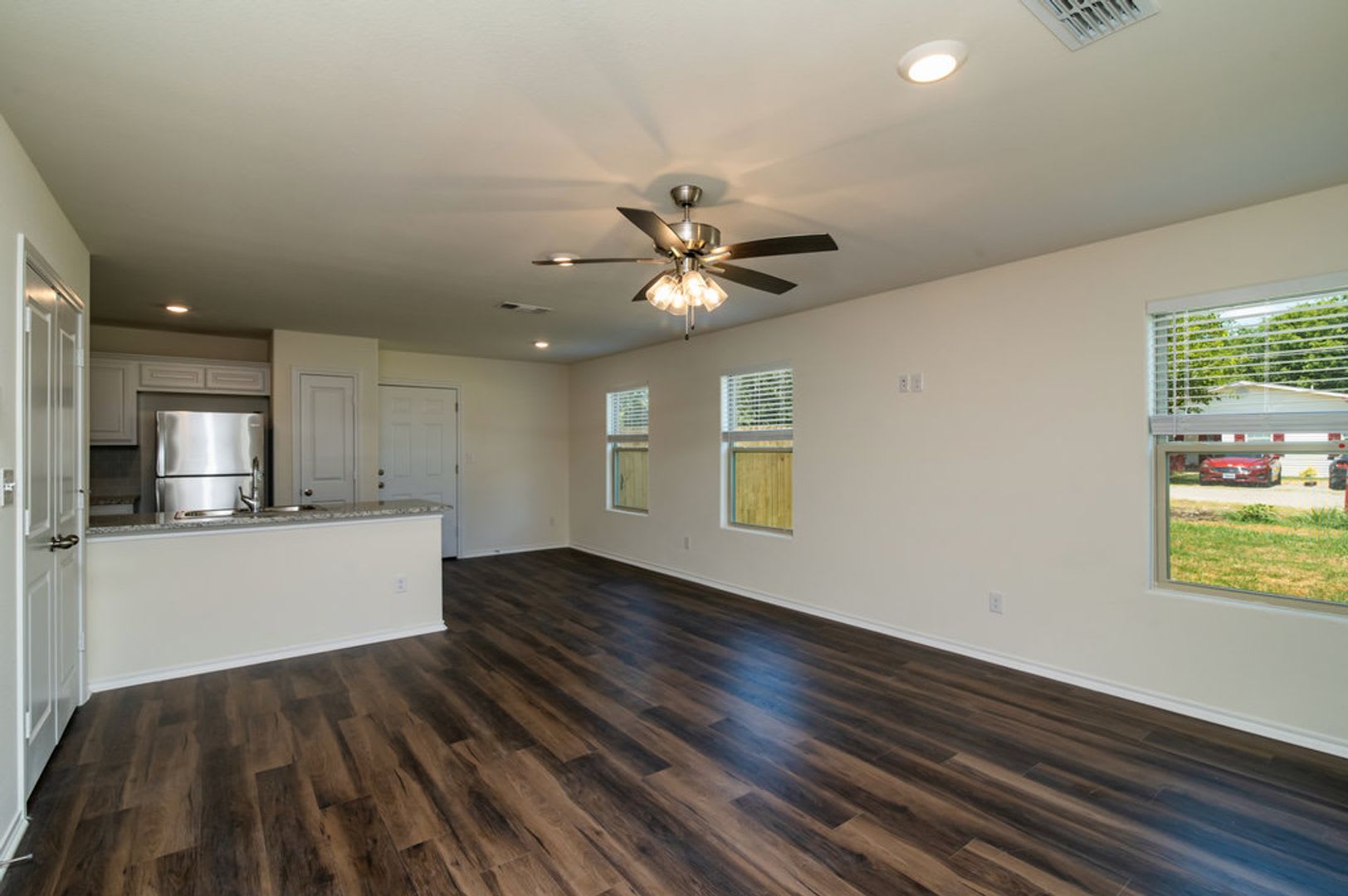 AVAILABLE NOW! 3 BEDROOM DUPLEX LOCATED IN WHITERIGHT, TEXAS! – photo 3