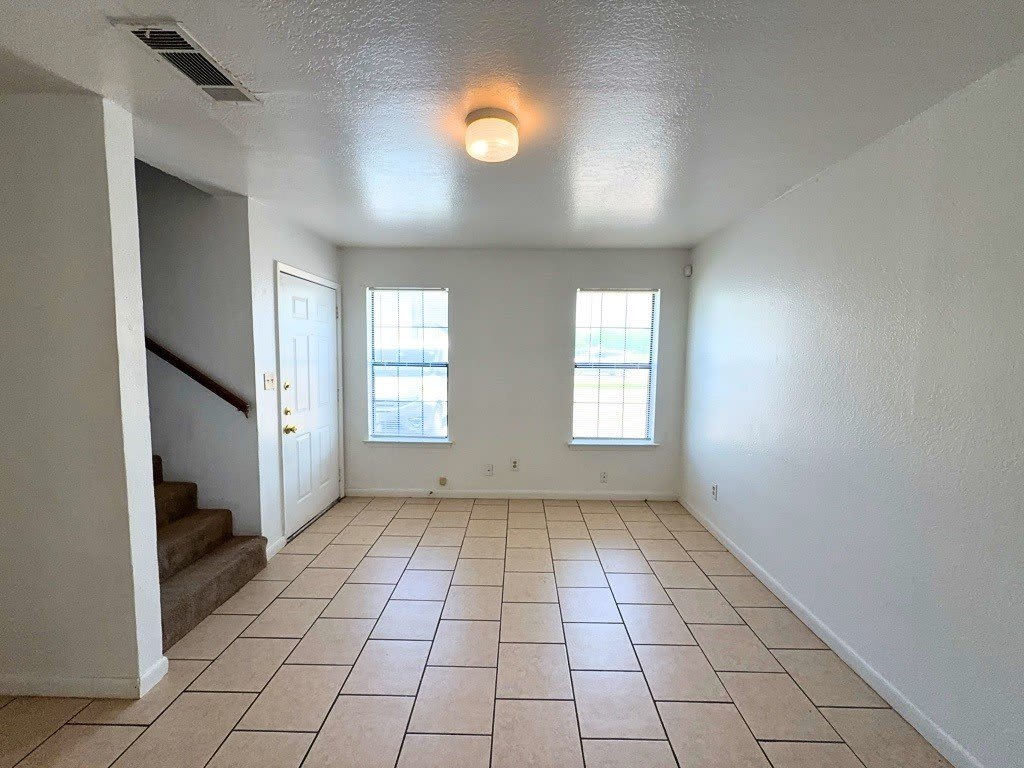 807 W Walnut Street – photo 2