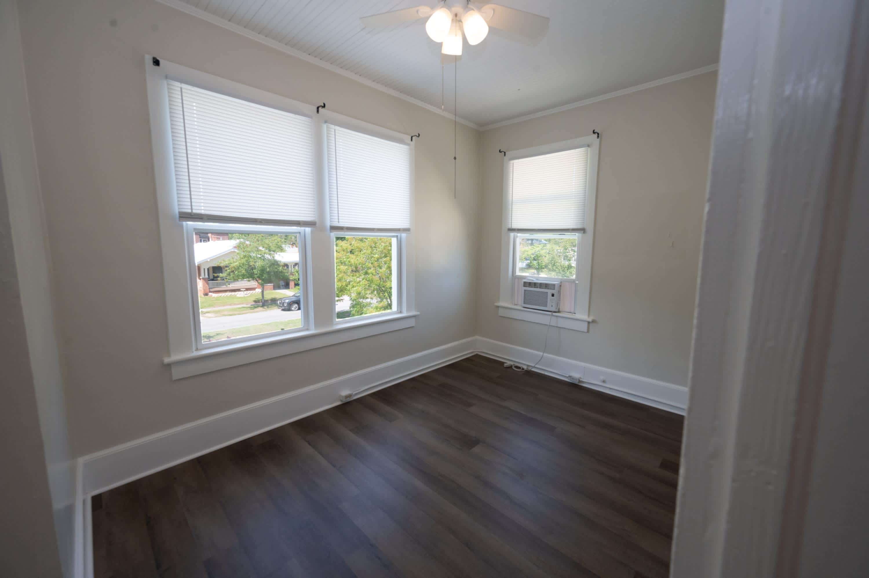 1821 Spencer AvenueUnit B – photo 5