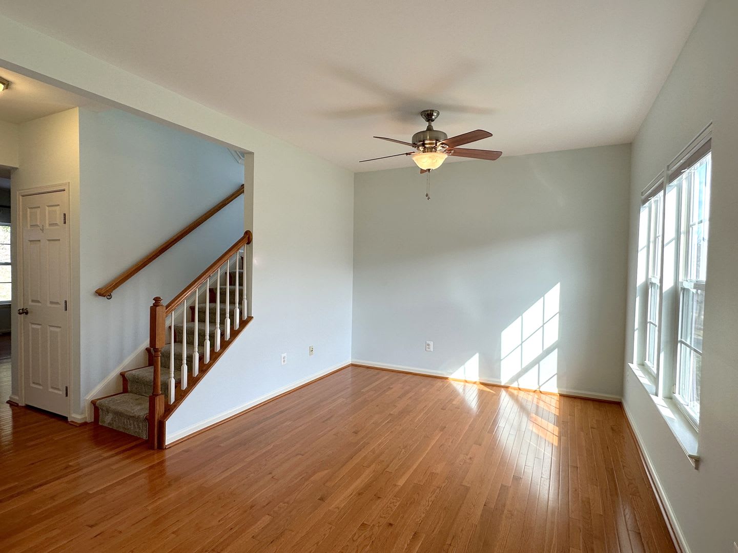 Beautiful 4 Bedroom 2.5 Bath SFH in Sought After Linton Crest Neighborhood For Rent! – photo 4