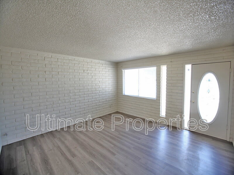 6043 N 71st Ln – photo 4