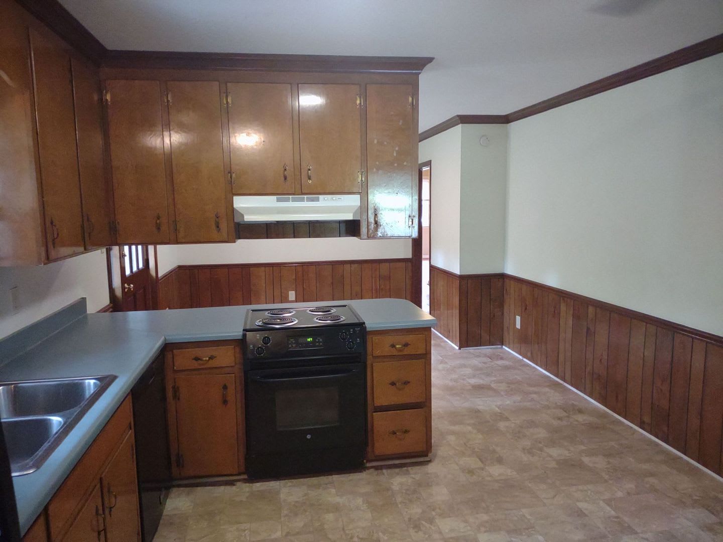 Coming Soon!!! Comfort & Convenience: This Beautiful Home Has It All! – photo 4