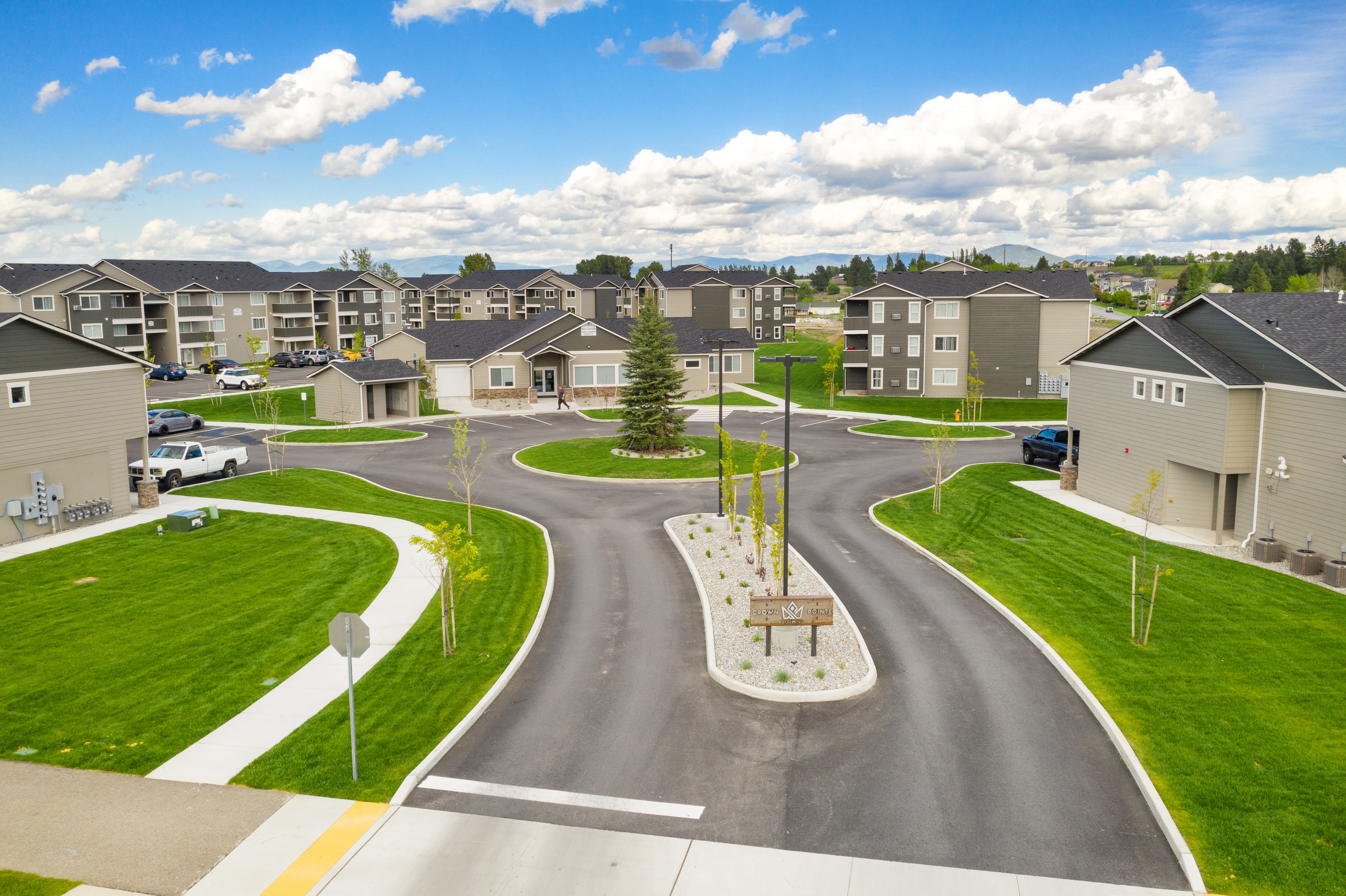 Crown Pointe Apartments – photo 2