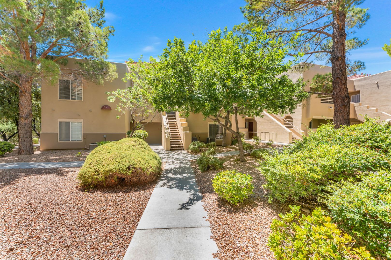 Resort Style Living In A Gated Northwest Las Vegas Community – photo 2