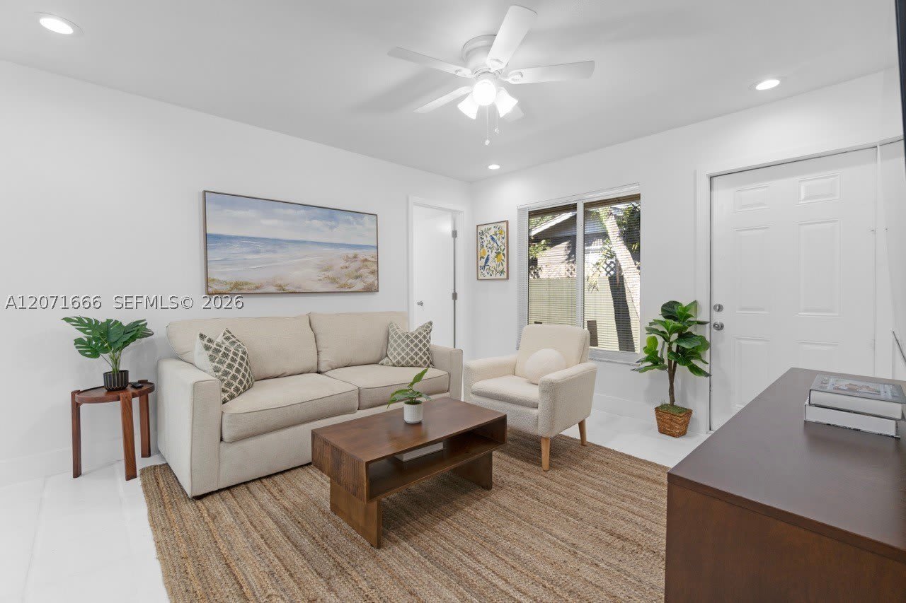 1428 NE 2ND AVE – photo 3