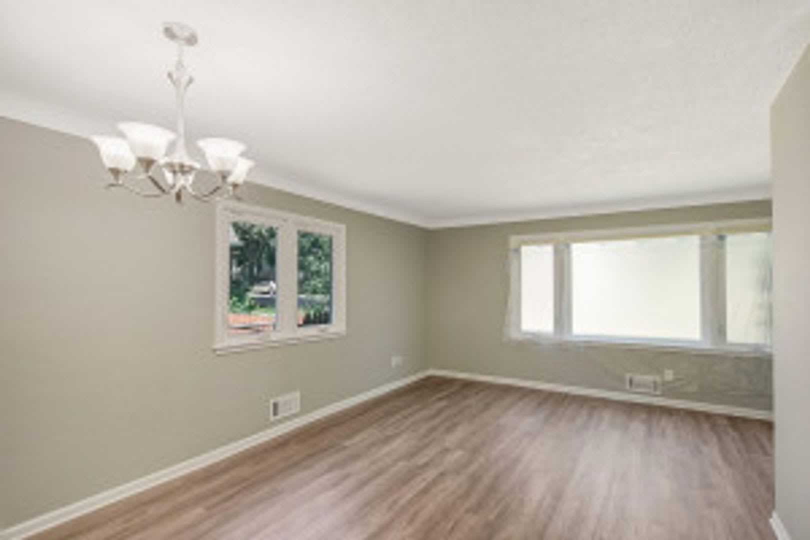 COMING SOON! Large 5 Bed – photo 4