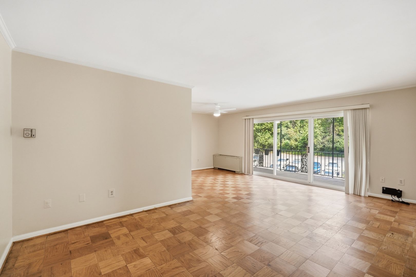 Incredible Value In Chevy Chase 2Br With Huge Balcony Utilities Included – photo 2