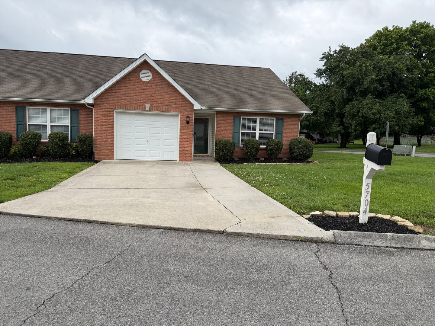 Knoxville 37918 2 Bedroom 2 Bath Condo With Attached 1 Car Garage – photo 1
