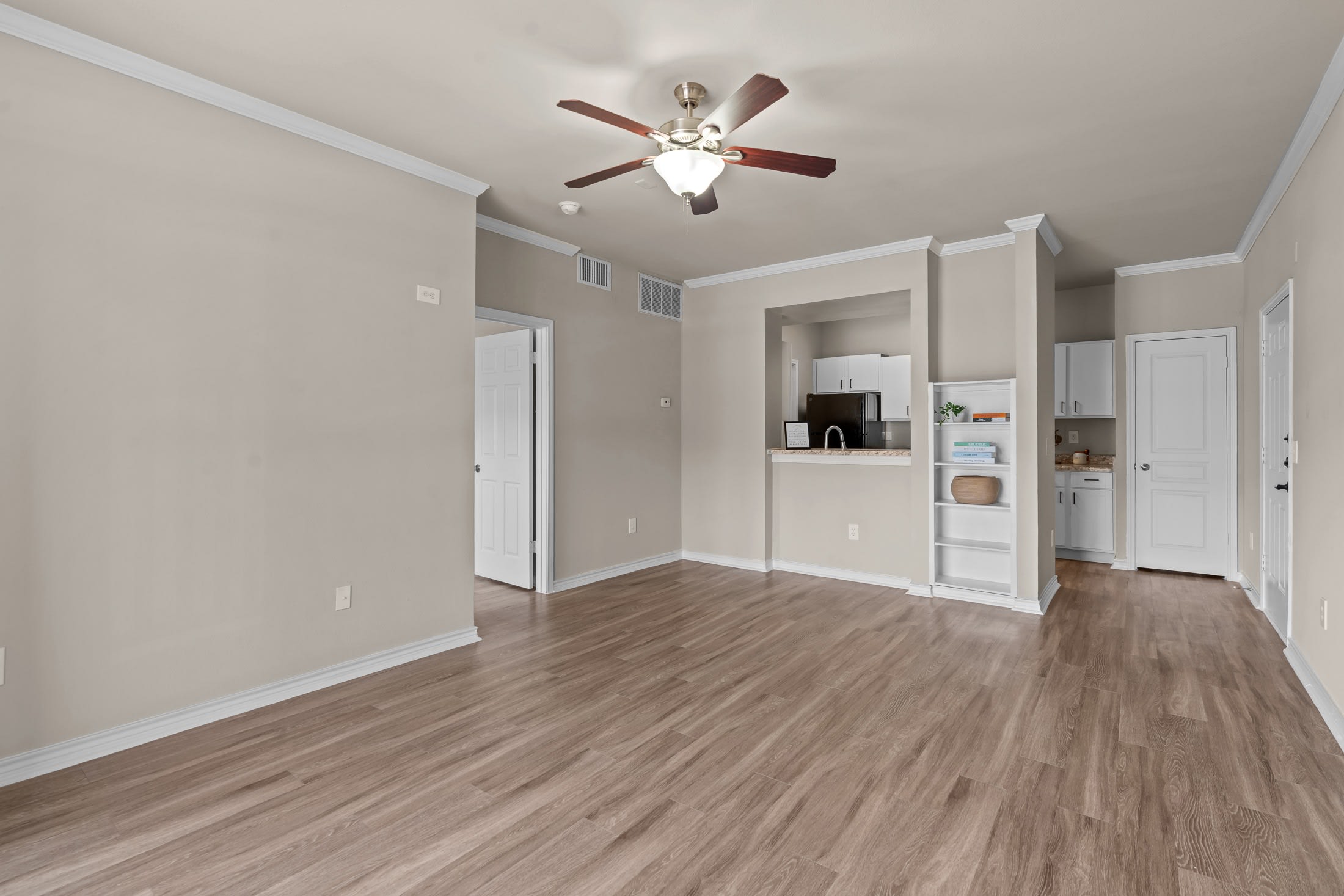 Westshore Colony Apartments – photo 2