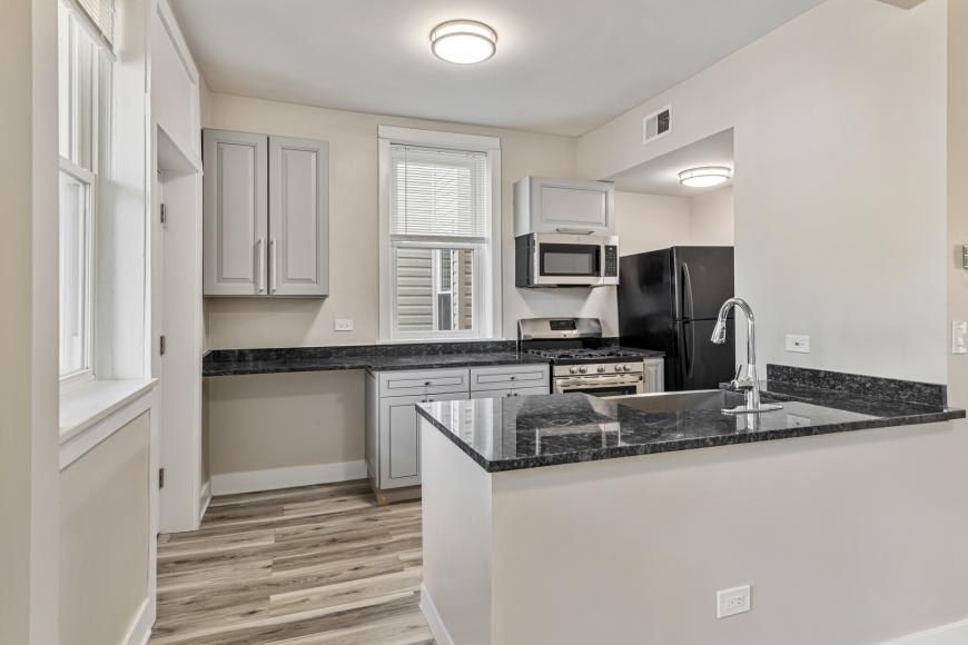 2630 W Division Street – photo 3