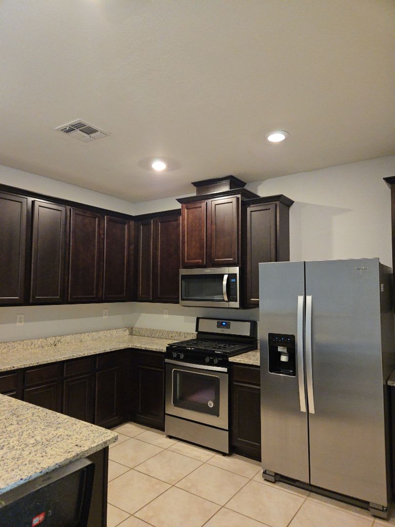 3 Bedroom, 2.5 Bathroom Home! Schedule a Showing! – photo 4