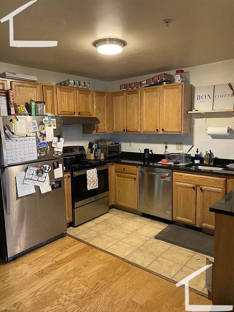 Modern Triplex Apartment With 1 Parking Included Conveniently Located No Fee – photo 3