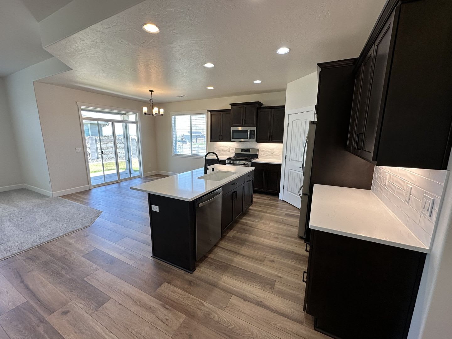 Luxury 3-Bedroom Home for Lease in Apple Valley, Kennewick – Built 2023 – photo 4